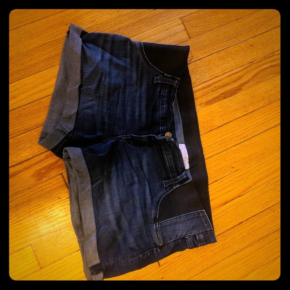Isabel maternity shorts